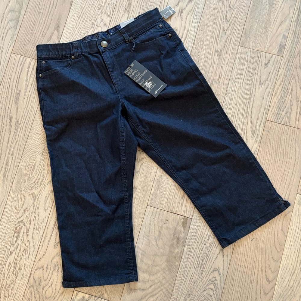Reitmans BNWT Curvy Deep Indigo Capri Jean